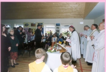 Archbishop Neary saying mass at the opening of Seomra Pobail 2001